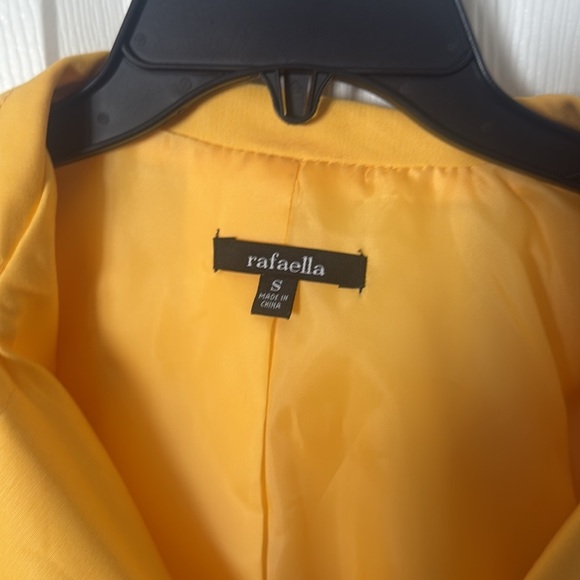 Rafaella Yellow Blazer with Notched Lapel and Tailored Fit size small - Picture 2 of 3